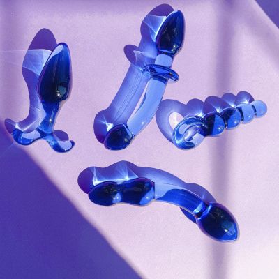 blauwe glazen seksspeeltjes